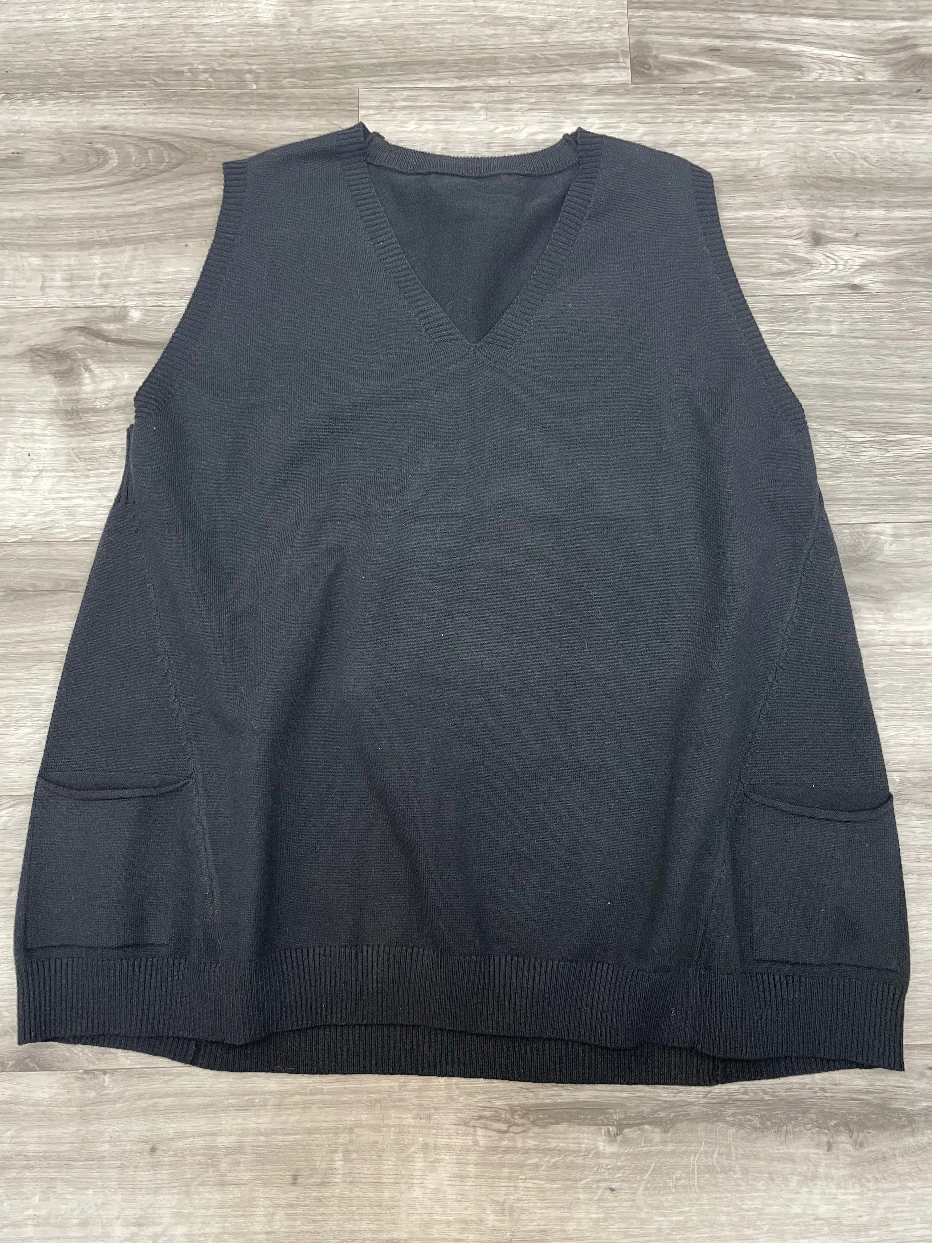 V-Neck Black Vest With Pockets O/S